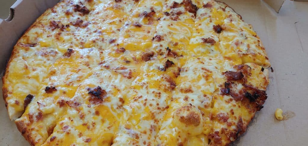 Zanzis Mac and Cheese Pizza