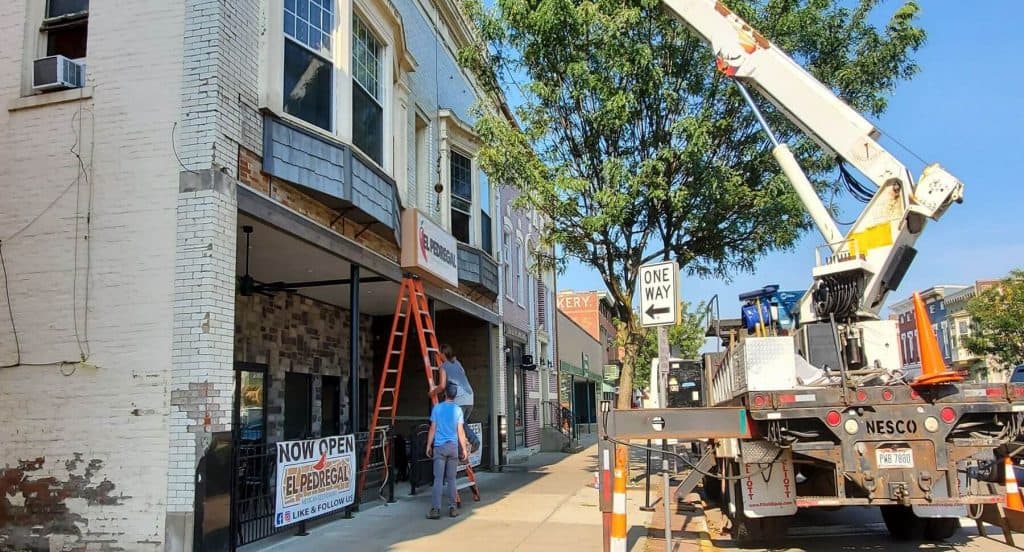 Installing new sign for El Pedregal