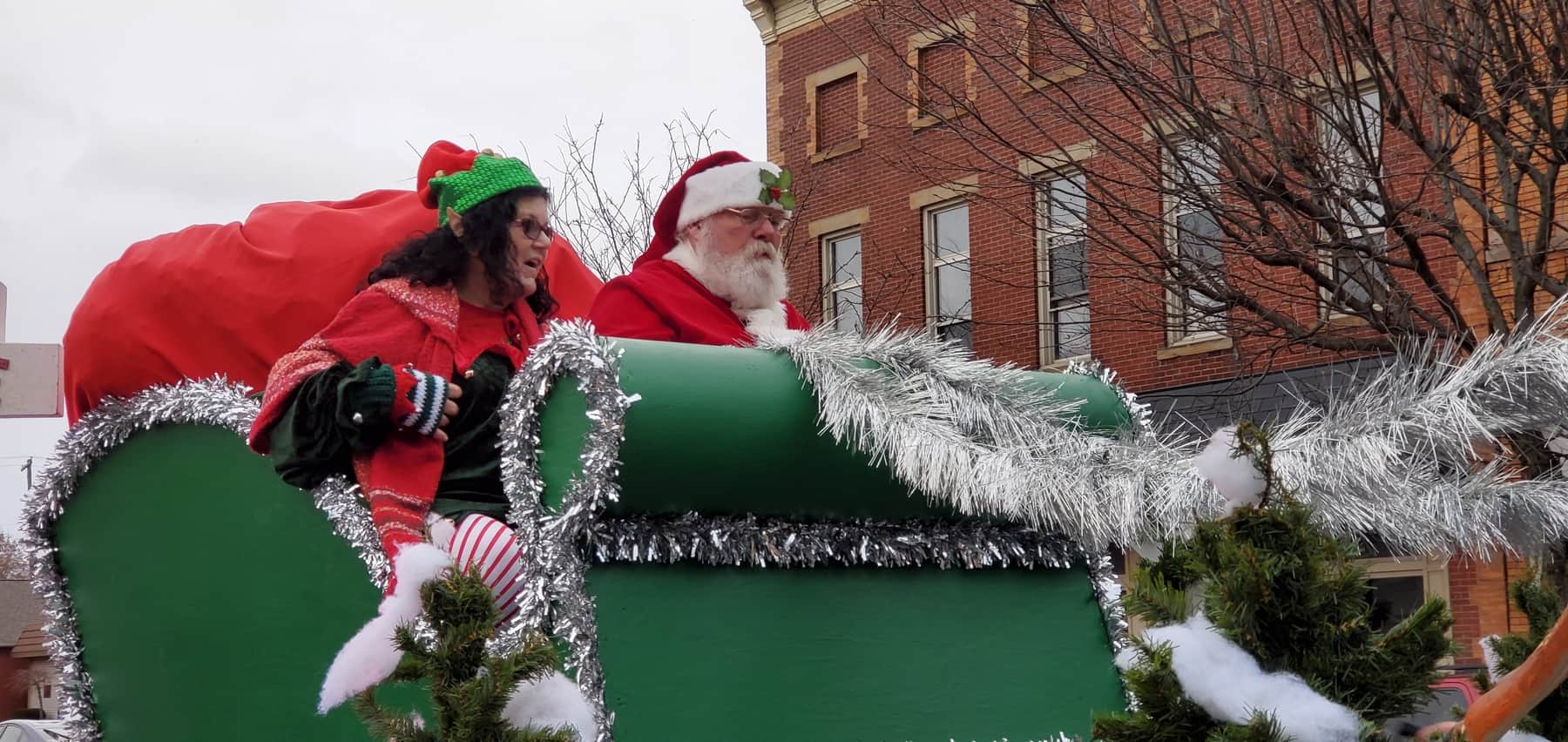 Santa Claus arrives in Downtown Circleville Dimple Times