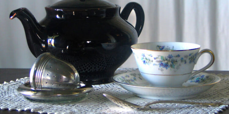 Brewing tea for maximum flavor, benefits