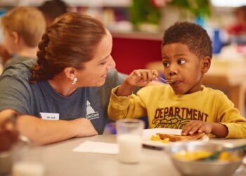 How to raise a healthy eater at every stage of childhood