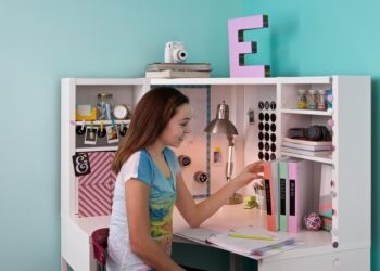 Tips to keep kids' rooms clean and organized