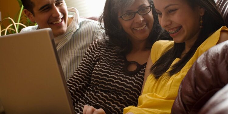 Tips to pay for college this fall