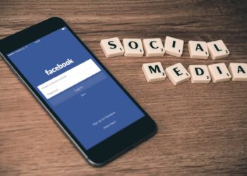 Avoid the social media vacation trap