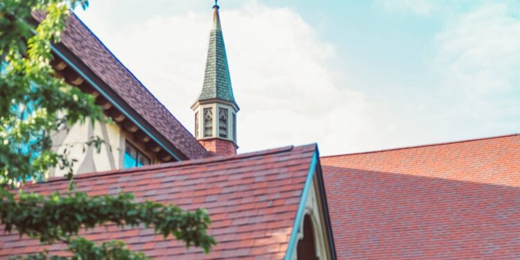 Long-lasting roof maintenance tips: delay damage to your roof
