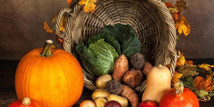 How to host a killer Thanksgiving office party