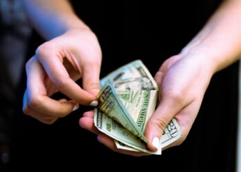 4 Ways to turn your hobbies into a lucrative side hustle