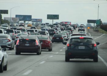 How college students can earn cash over Christmas break