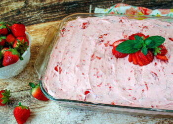 Moist Strawberry Cake