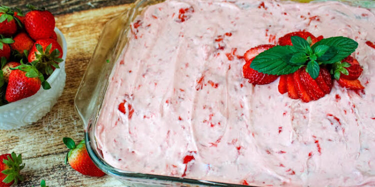 Moist Strawberry Cake